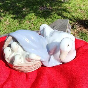 Lladro Figurines Duck and Ducklings in basket